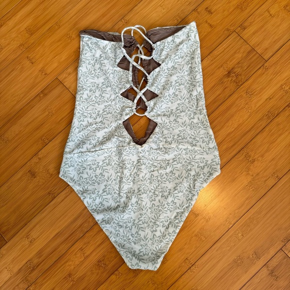 Acacia Bronx One Piece size small - Picture 2 of 4